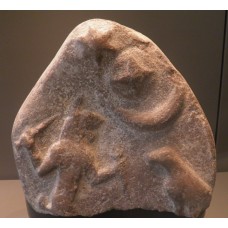 Kudurru Fragment, solar cross on top of a crescent